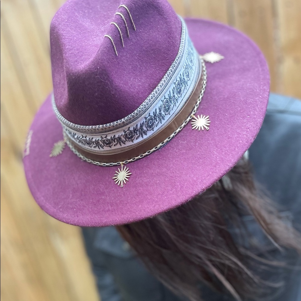 Custom Fedora - Picture 3 of 6